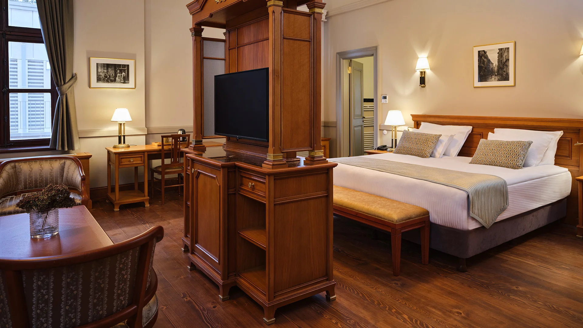 Lei Restaurant & Bar