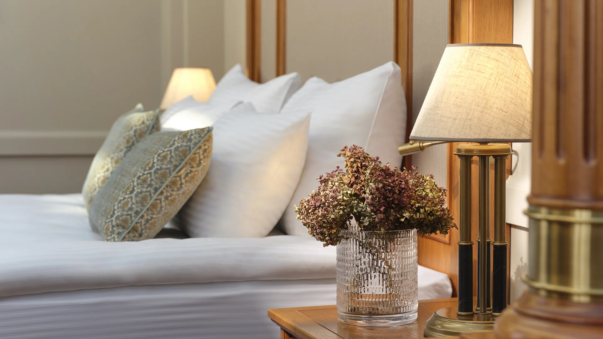 Lei Restaurant & Bar