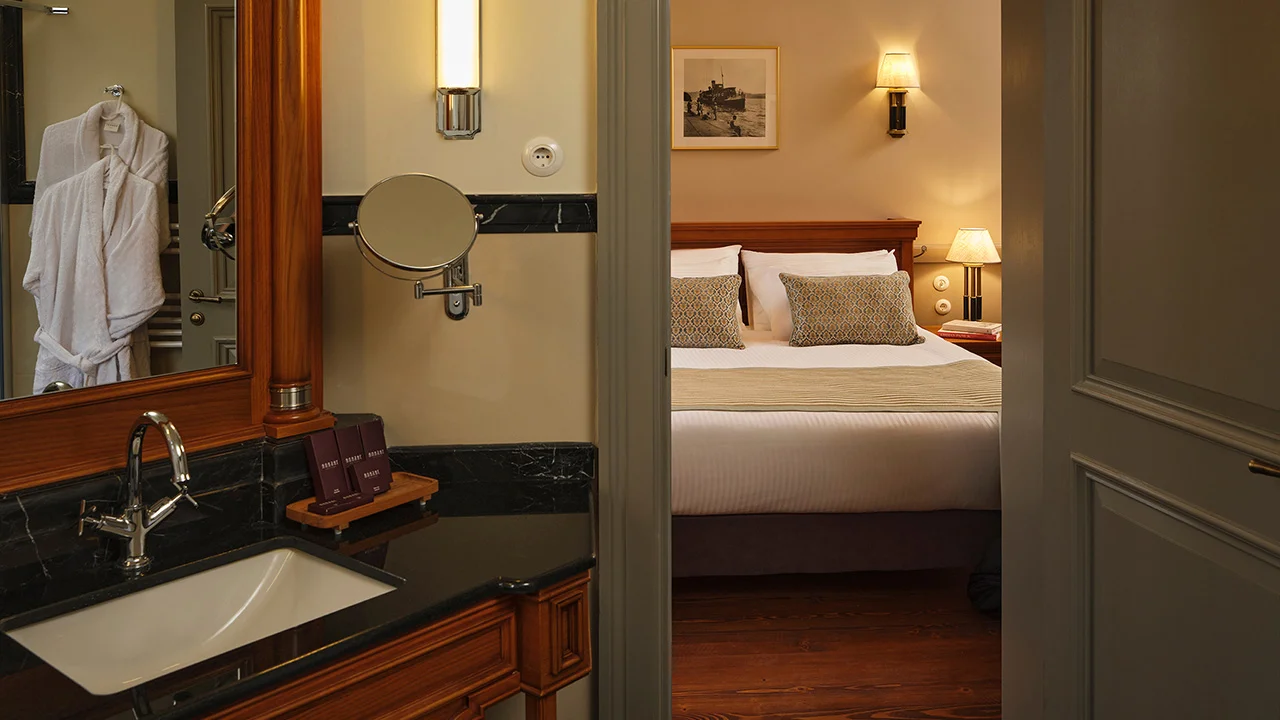 Lei Restaurant & Bar